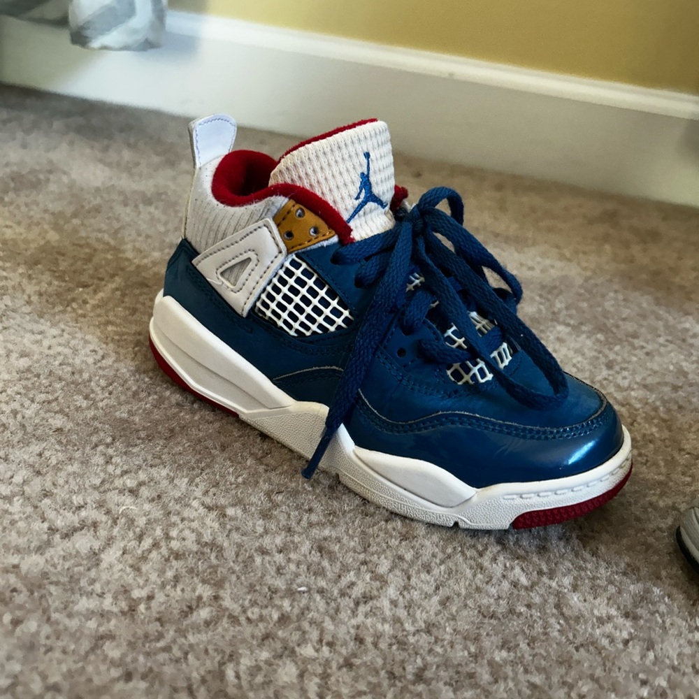 Jordan 4 retro
‘Messy Room’